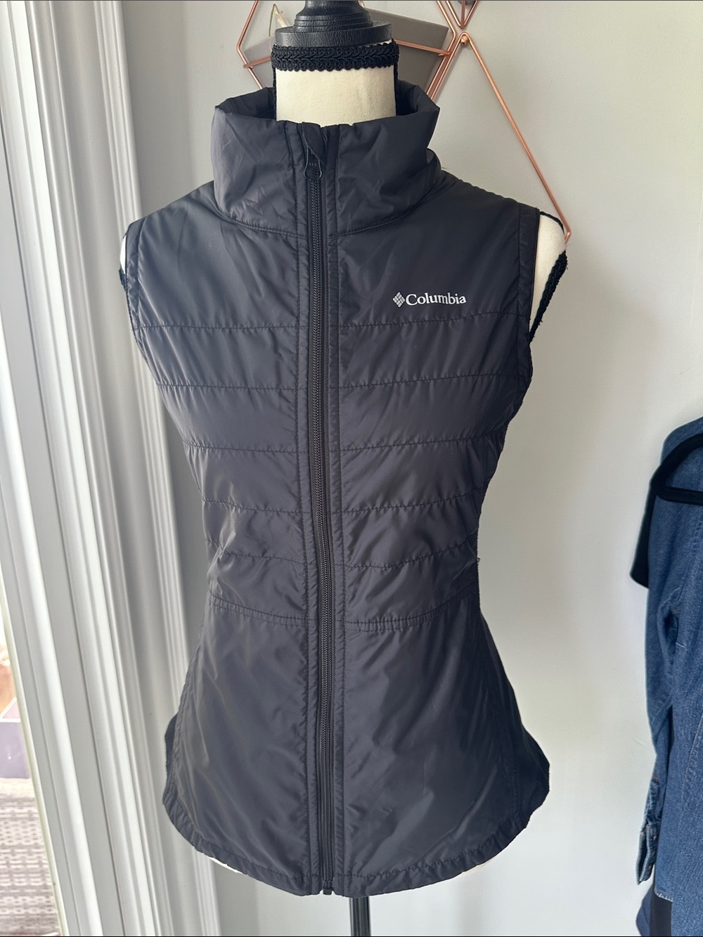 COLUMBIA Women's Black Quilted Insulated Vest Hiking Layering Fall Size Small